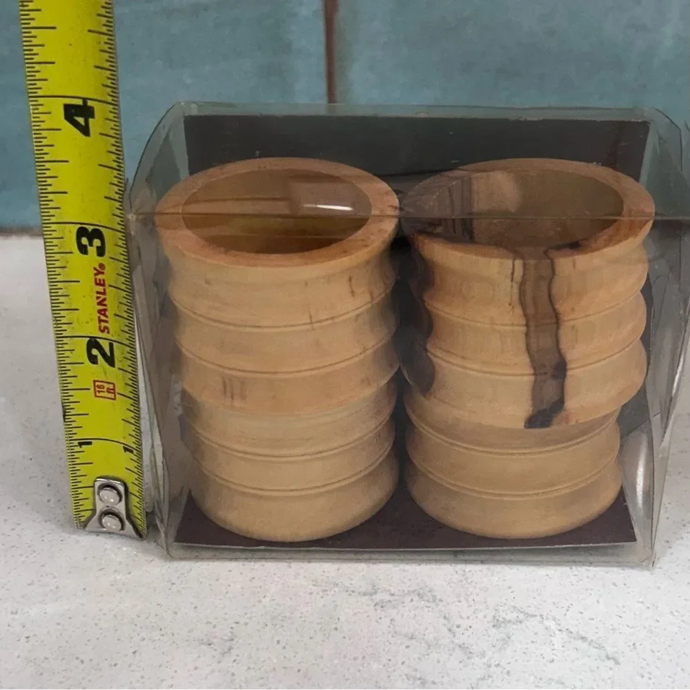 NIB Artisans World Marketplace Carved Wooden Napkin Rings OS Tan Set Of 4